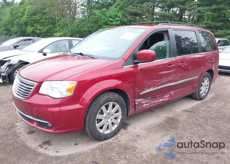 2015 Chrysler Town & Country Touring z USA, uszkodzony, nr VIN 2C4RC1BG8FR697950
